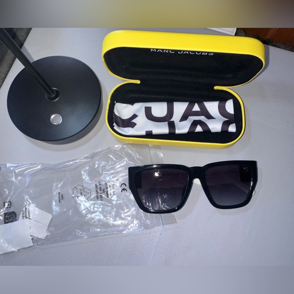 Marc Jacobs Square Sunglasses Black & White J Marc Logo Like New w/ Case main image 10